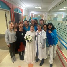 הכלה הגיעה לבית החולים לפני החתונה – והסיבה תרגש אתכם